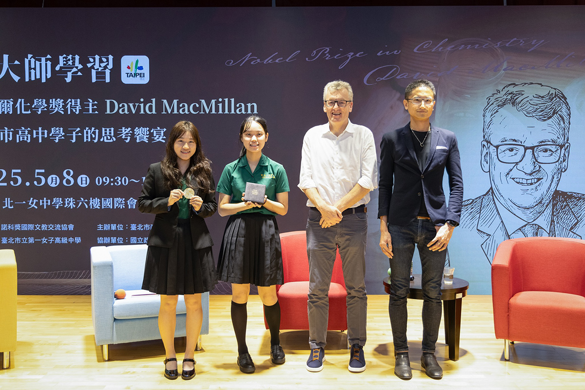 Taipei First Girls' High School | Learning from the Masters: A Dialogue with a Nobel Laureate in Chemistry